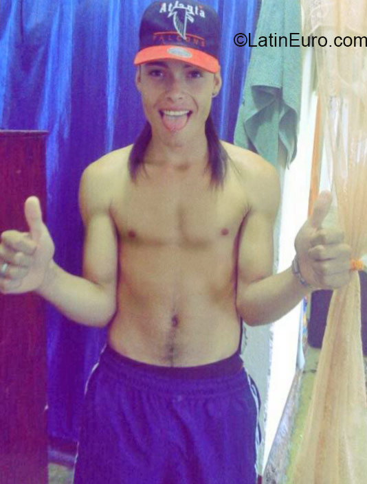 Date this passionate Colombia man Carlos from Medellin DO20903