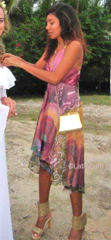 Date this stunning Colombia girl Yesenia from Santa Marta CO16722
