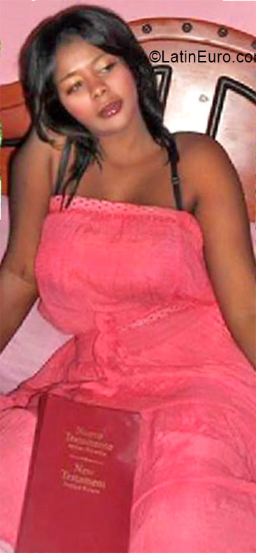 Date this beautiful Dominican Republic girl Stefani from Santo Domingo DO20973