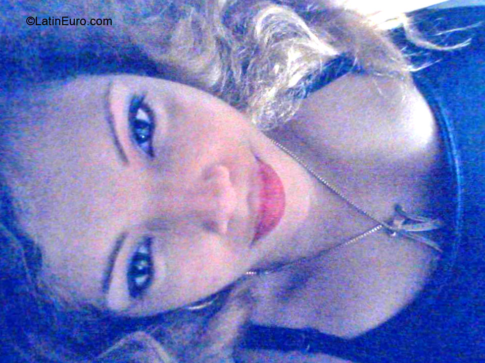Date this hard body Dominican Republic girl Nathaly from Santo Domingo DO20984