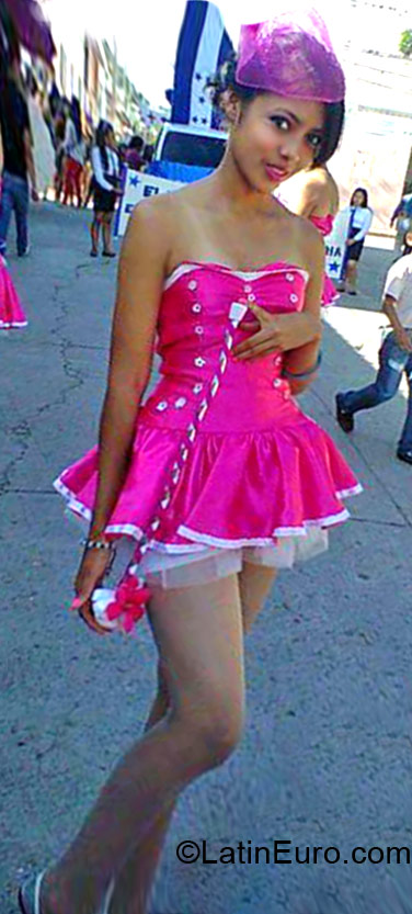 Date this athletic Honduras girl Heydie from Lapaz HN1408