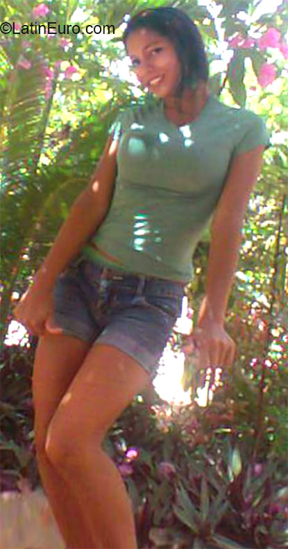 Date this hot Venezuela girl Naimar from Guayana City VE385