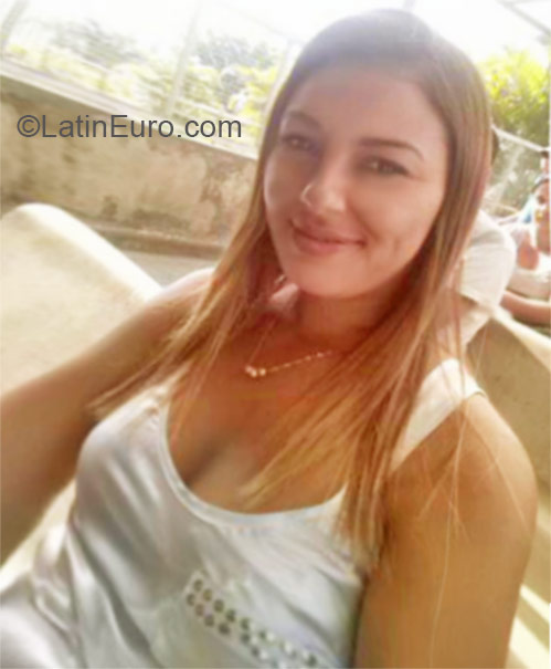 Date this attractive Brazil girl Adriana from Sao Paulo BR9193