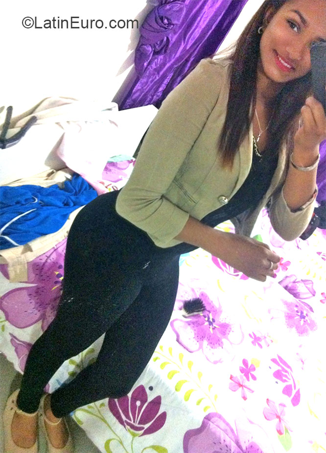Date this beautiful Dominican Republic girl Mayelin from Santiago DO21235