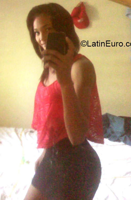 Date this gorgeous Dominican Republic girl Dayana from Santo Domingo DO21301