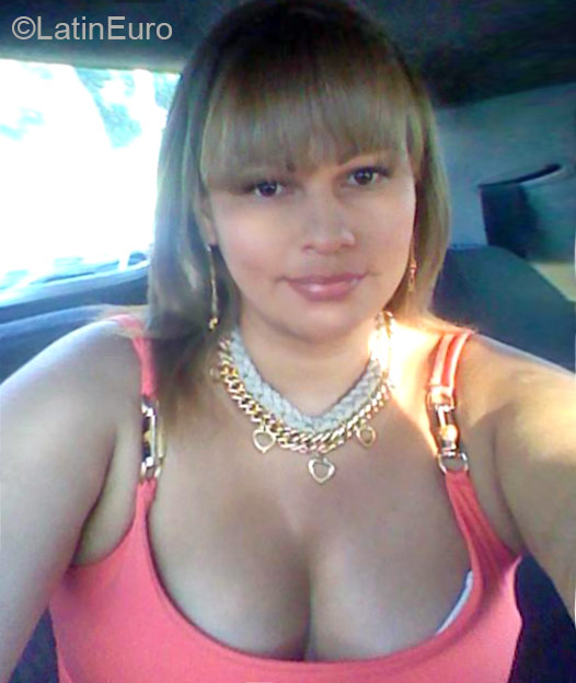 Date this attractive Colombia girl Luz Adriana from Cali CO16945