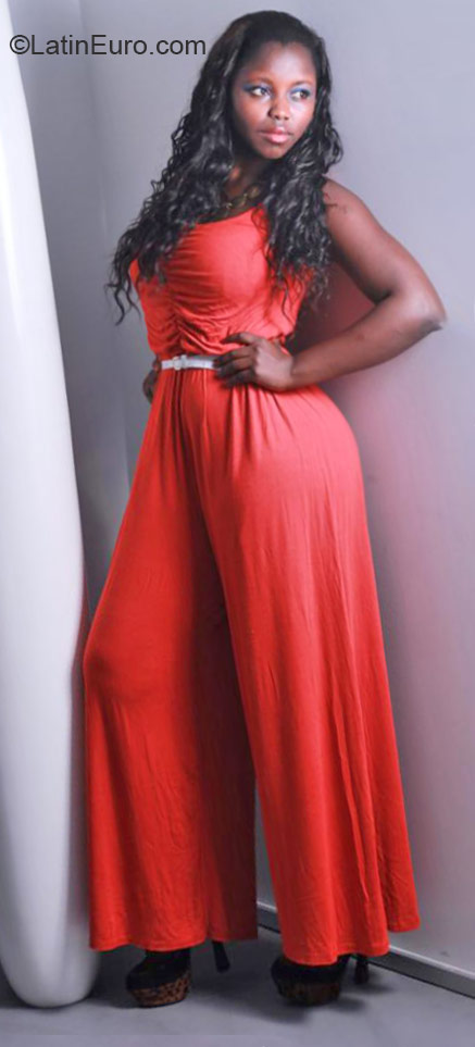 Date this nice looking Angola girl Luisa from Luanda AO78