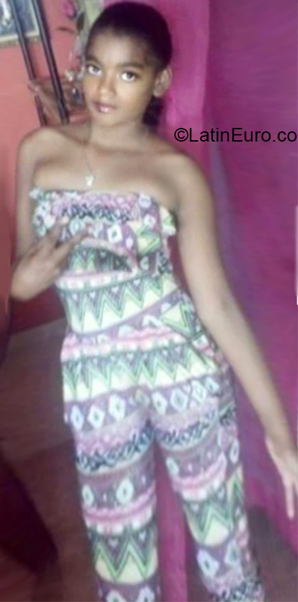 Date this sensual Dominican Republic girl Yusmeiry from La Romana and Santo Domingo DO21349