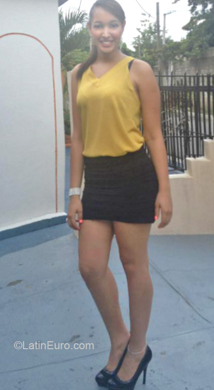 Date this charming Dominican Republic girl Maireny from Bonao DO21351