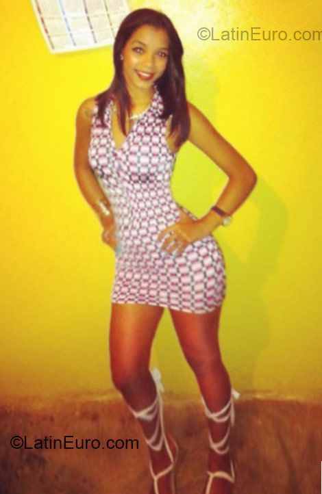 Date this stunning Dominican Republic girl Ana luisa from Santiago DO21371