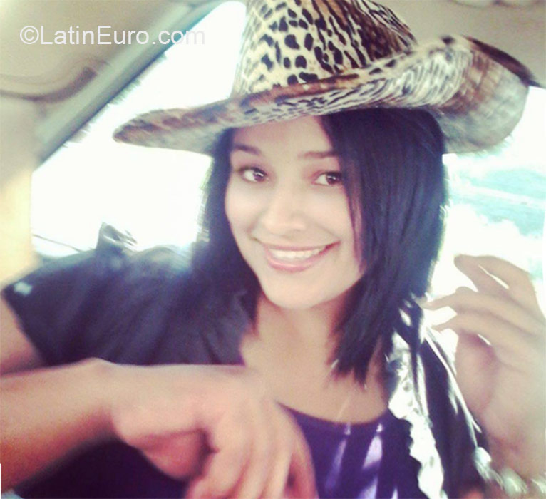 Date this attractive Venezuela girl Anais from Maturin VE416