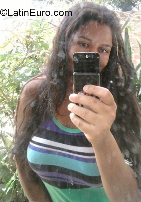 Date this lovely Brazil girl Erika from Brasilia BR9248