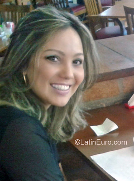 Date this attractive Brazil girl Ana from Sao Paulo BR9250