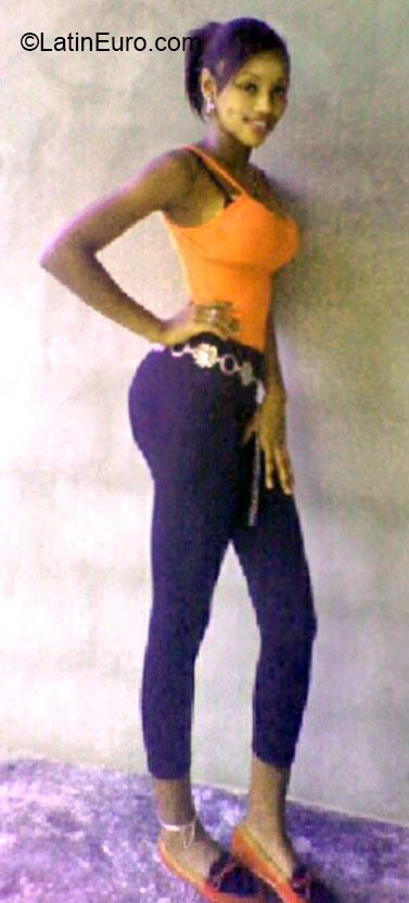 Date this funny Dominican Republic girl Yafieriey from La Vega DO21552
