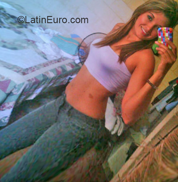 Date this hot Honduras girl Gloria Samantha from Honduras HN1482