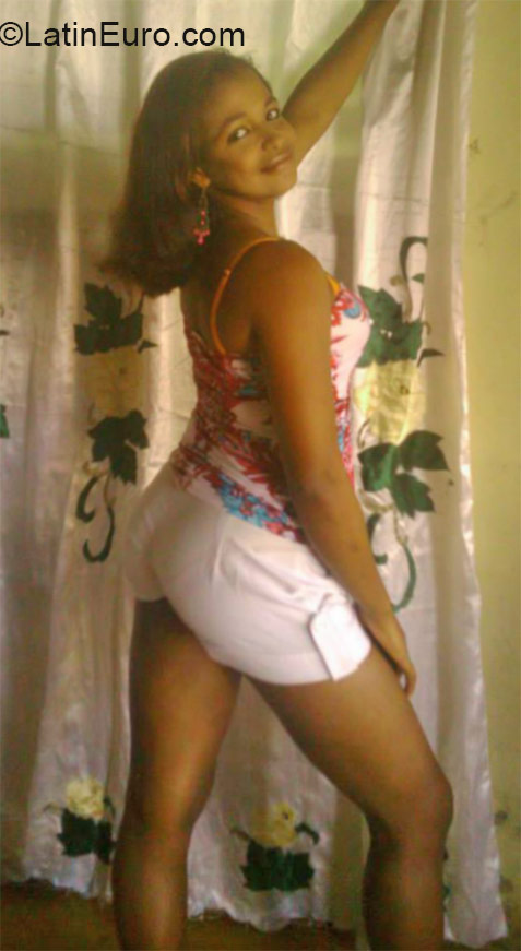 Date this charming Dominican Republic girl Nikaury from San francisco de macoris DO21598