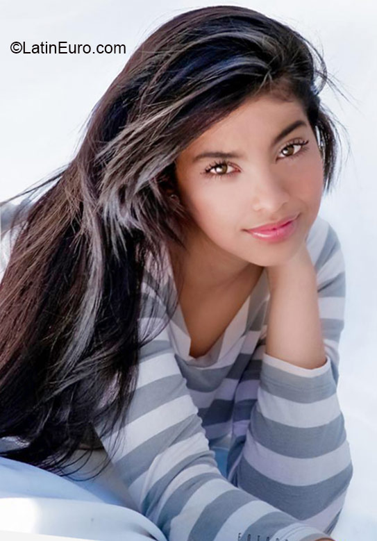 Date this delightful Venezuela girl Carolina from Merida VE435
