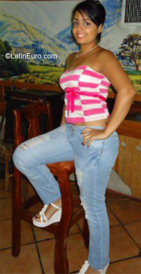 Date this happy Venezuela girl Yusmily from Guatire VE438