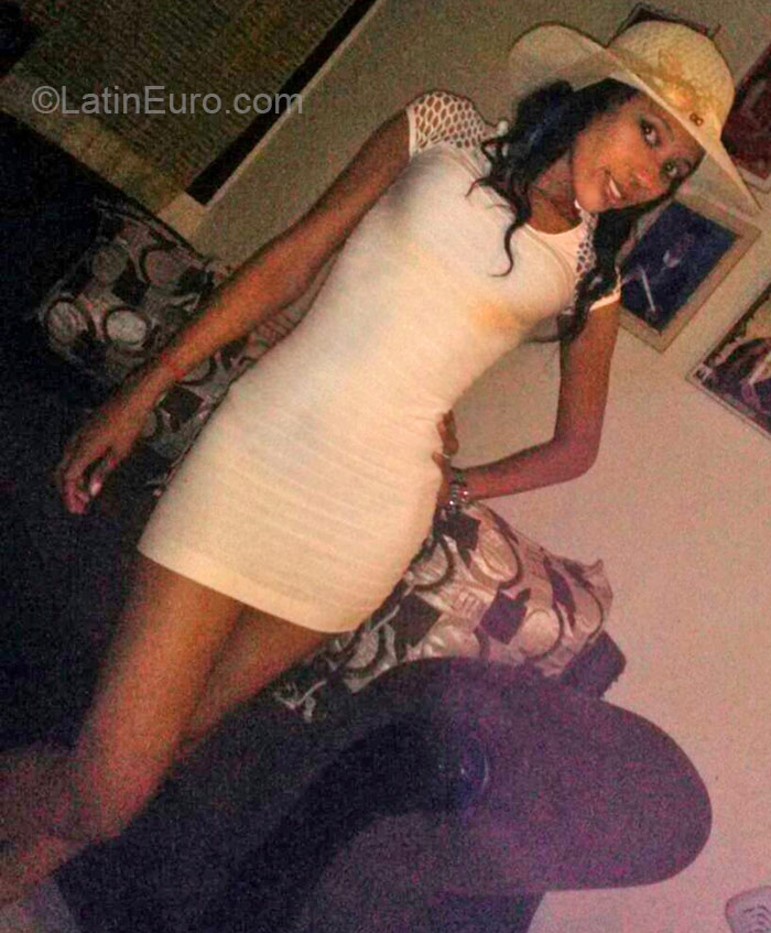 Date this pretty Dominican Republic girl Nisde from Santo Domingo DO21719