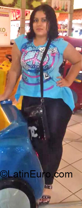 Date this athletic Honduras girl Selena from La Ceiba HN1492
