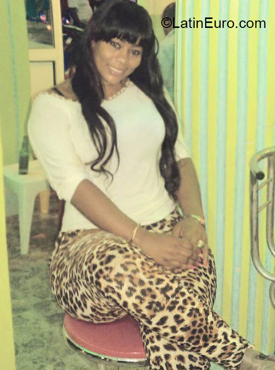Date this beautiful Dominican Republic girl Yokasti from Santo Domingo DO21751