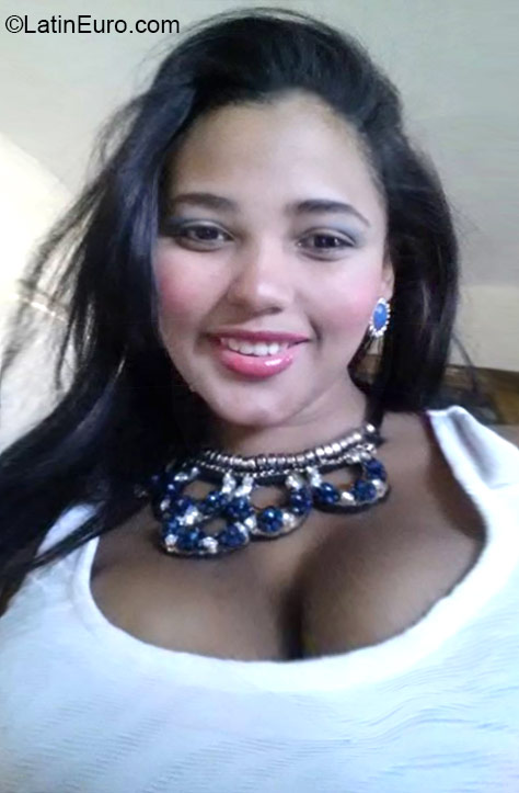 Date this sultry Dominican Republic girl Madelin from Santo Domingo DO21820