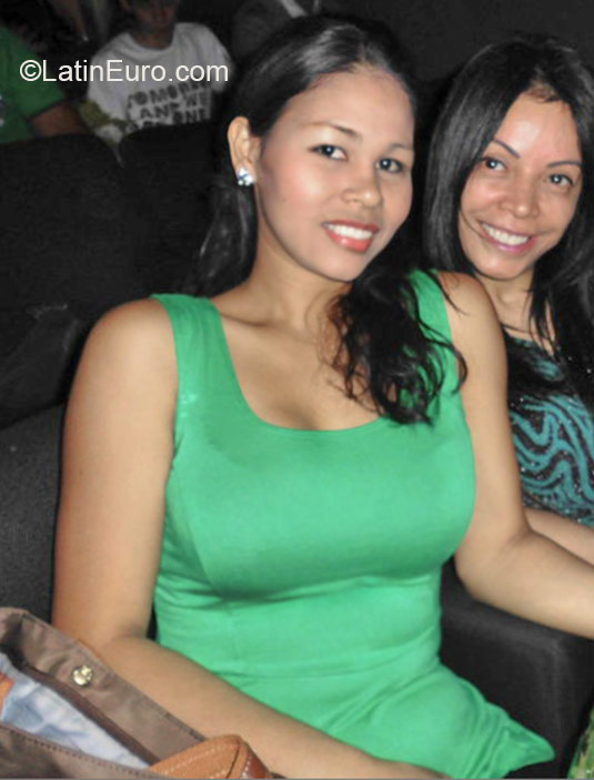 Date this beautiful Venezuela girl Karina from Caracas VE471