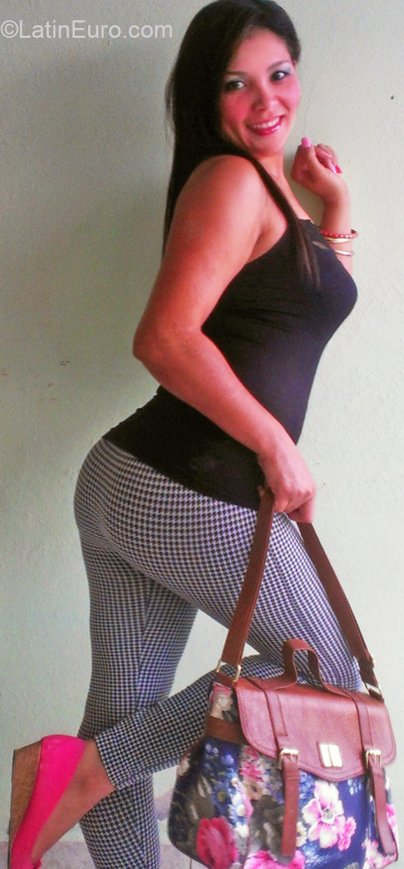 Date this beautiful Dominican Republic girl Ana from Santo Domingo DO21956
