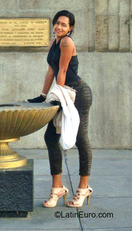 Date this charming Brazil girl Luana from Recife BR9309