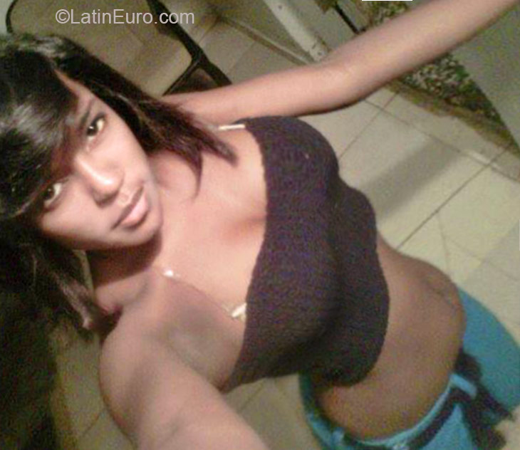 Date this gorgeous Dominican Republic girl Yemairi from Santo Domingo DO21994