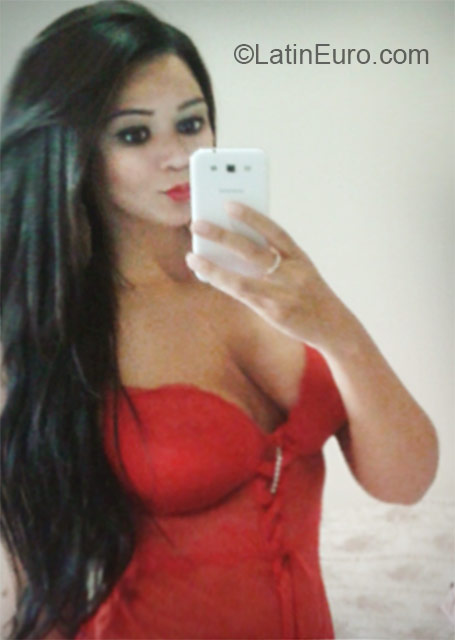 Date this beautiful Brazil girl Vanessa from Brasilia BR9320