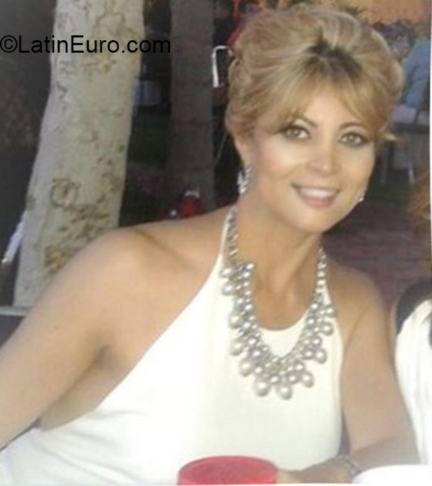 Date this foxy Mexico girl Elsa from Torreon, Coah. MX1403