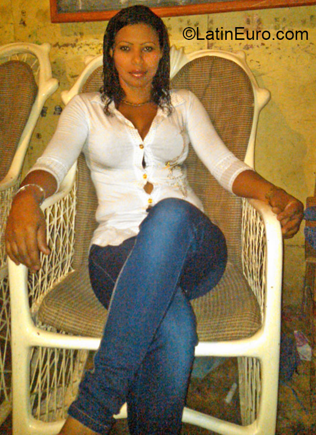 Date this hard body Dominican Republic girl Yerlin from Hato Mayor DO22166