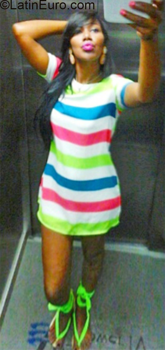 Date this hot Dominican Republic girl Adriana from Santo Domingo DO22208