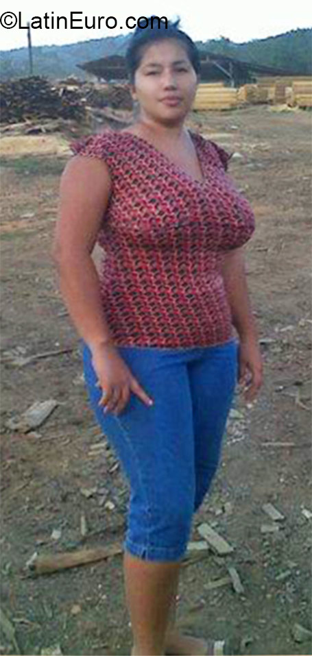 Date this gorgeous Honduras girl Evelin from Roatan HN1532