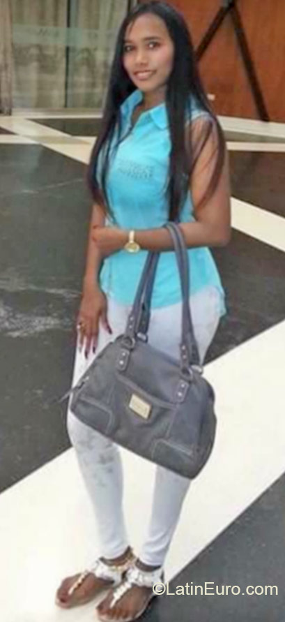 Date this foxy Dominican Republic girl Ana from Santo Domingo DO22266