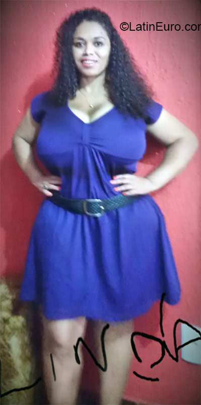 Date this attractive Brazil girl Ana from Brasilia BR9346
