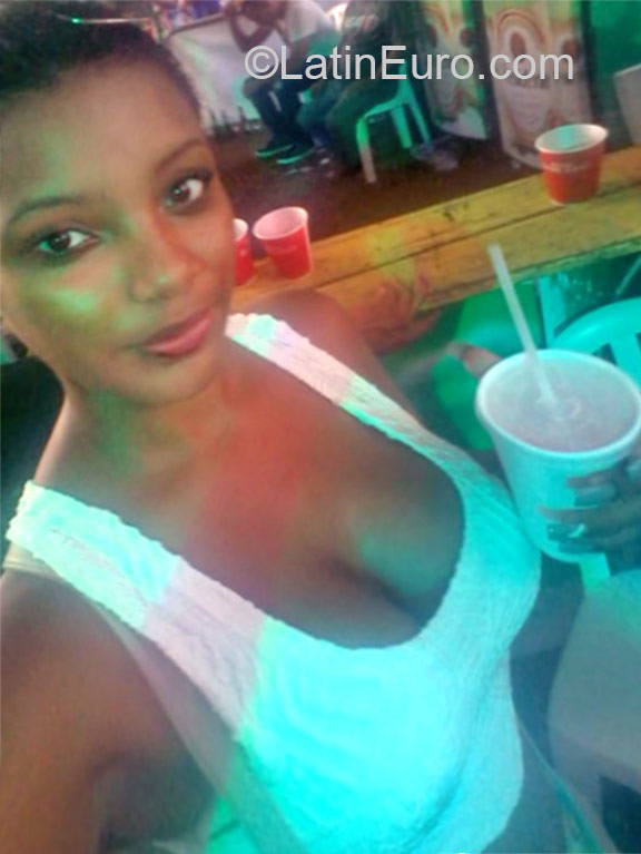Date this hard body Dominican Republic girl Sehirys from Santo Domingo DO22402