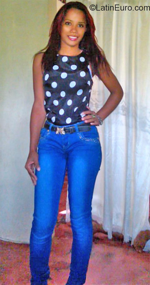 Date this georgeous Dominican Republic girl Laudy from Santo Domingo DO22378