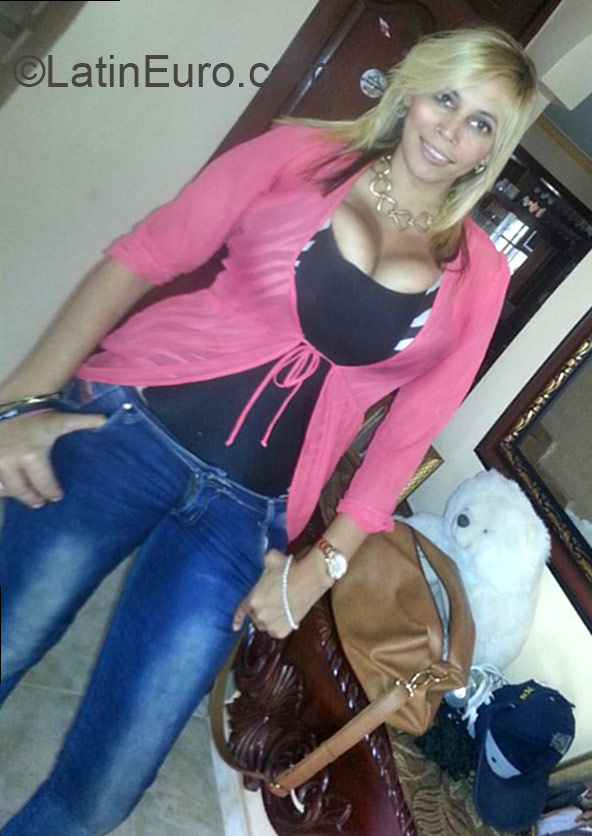 Date this stunning Dominican Republic girl Elizabeth from San Pedro De Macoris DO22380