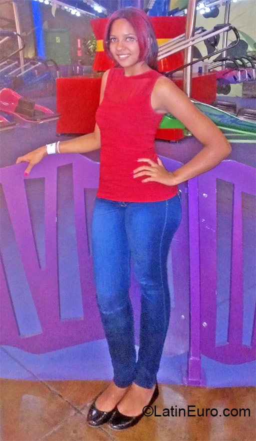 Date this young Dominican Republic girl Abigail from Santo Domingo DO22398