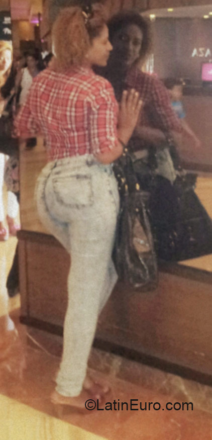 Date this pretty Dominican Republic girl Sugey from Santo Domingo DO22451