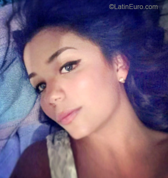 Date this charming Venezuela girl Barbara from Caracas VE525