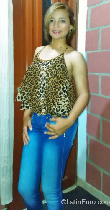 Date this athletic Colombia girl Vanessa from Cali CO17575