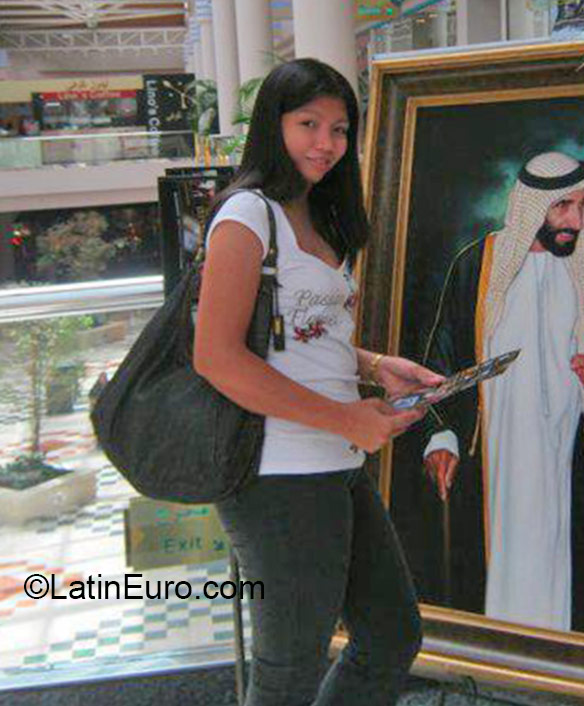 Date this good-looking United Arab Emirates girl Jennifer from Dubai AE42