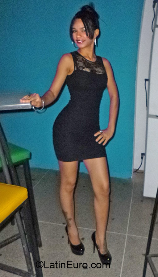 Date this beautiful Cuba girl Zenien from Havana CU61