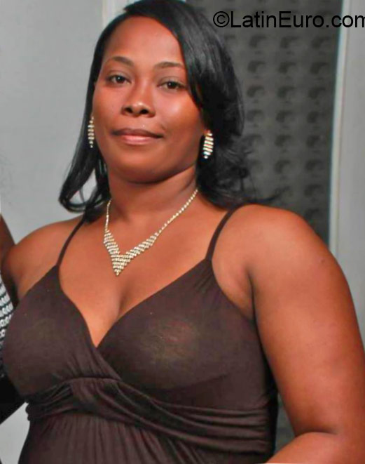 Date this young Dominican Republic girl Cesarina from Santo Domingo DO22508
