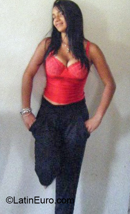 Date this good-looking Dominican Republic girl Madelyn from Santo Domingo DO22544