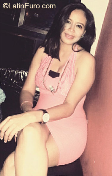 Date this tall Honduras girl Yaseli from Tegucigalpa HN1568
