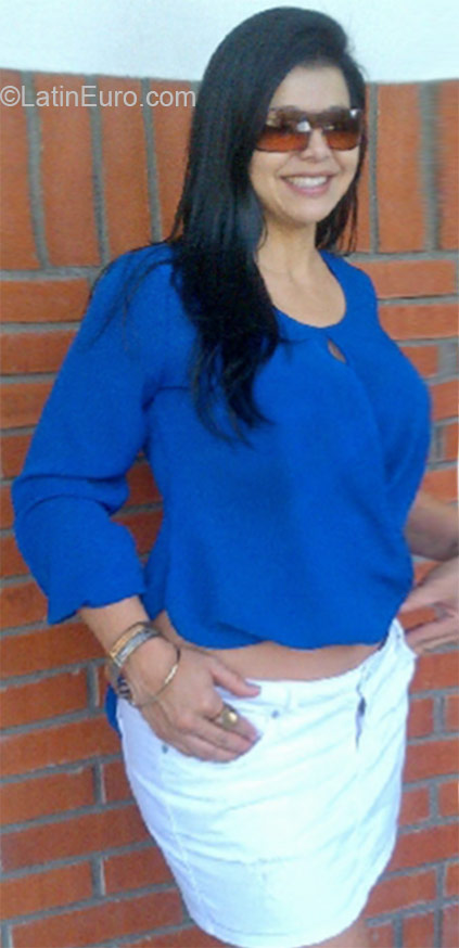 Date this voluptuous Venezuela girl Yohana from Caracas VE554